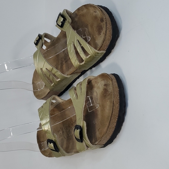 𝅺Birki’s  gold sandals size 8 - Picture 1 of 7